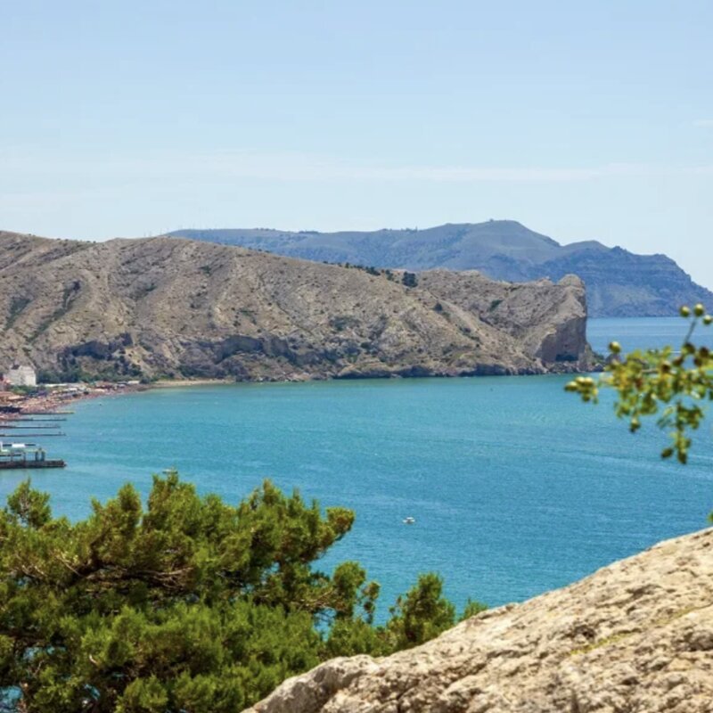 Судак — Генуэзская крепость и море